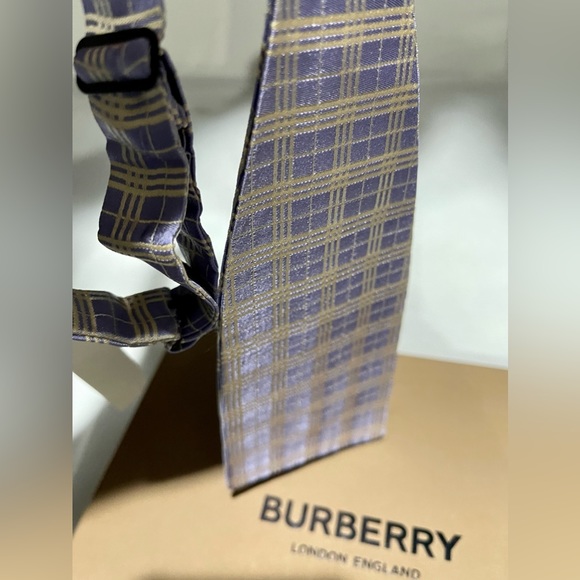 🎁HOLIDAY 25’🎁🔥💯🆕BURBERRY RARE CLASSIC LAVENDER NOVA CHECK SELFTIE BOW TIE🔥 - Picture 8 of 16